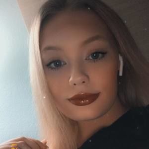 Meet your Posher, Whitney